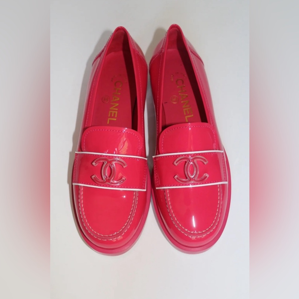 Brand New Chanel Pink Patent Leather Logo Loafers Size 36.5 2016 Cruise
